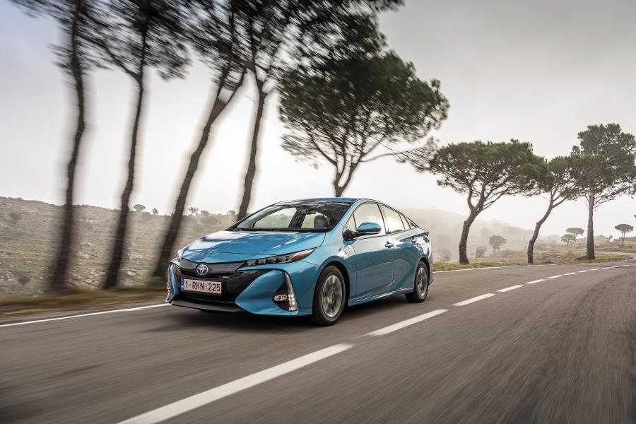  Toyota Prius Plug-in Hybrid 2016 года  (фото 22 из 187)